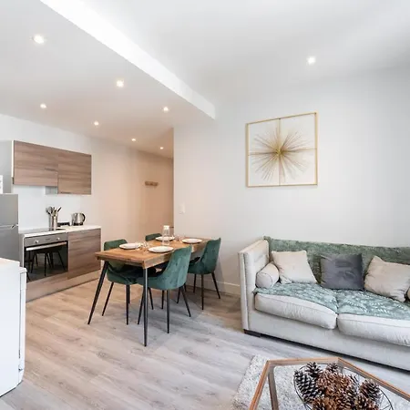 Appartement Le Pompadour - Magnifique T2 Place Bellecour 4ème étage Sans Ascenseur - 4th Floor No Elevator *