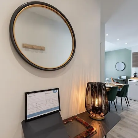 דירה Le Pompadour - Magnifique T2 Place Bellecour 4eme Etage Sans Ascenseur - 4th Floor No Elevator ליון