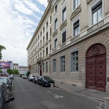 Le Pompadour - Magnifique T2 Place Bellecour 4eme Etage Sans Ascenseur - 4th Floor No Elevator Daire