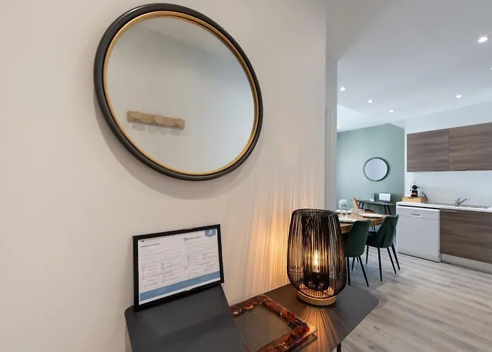 דירה Le Pompadour - Magnifique T2 Place Bellecour 4eme Etage Sans Ascenseur - 4th Floor No Elevator ליון